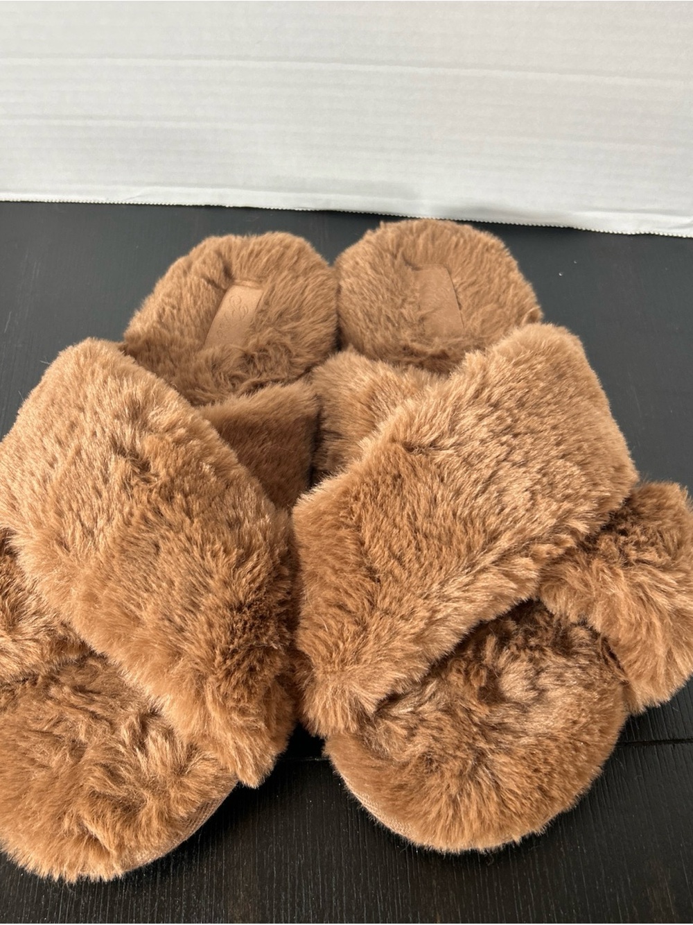 Pink Victorias Secret Plush Cross-Band Faux Fur Slippers - Brown large 9-10